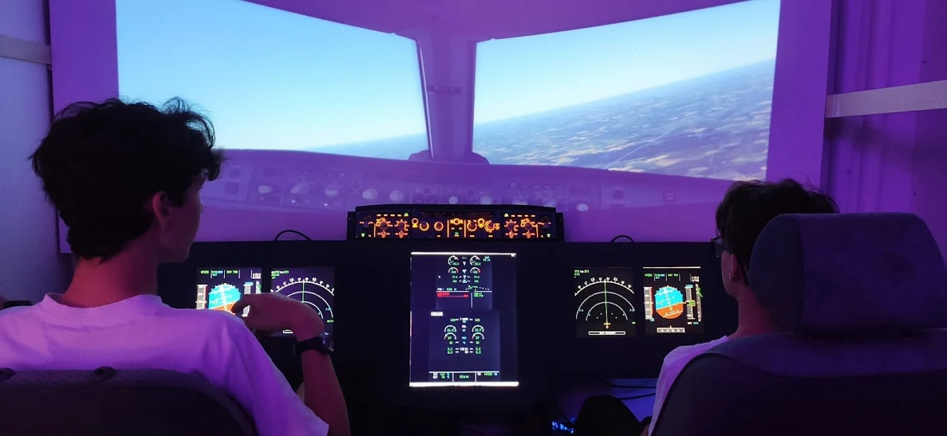 Vue immersive depuis le cockpit d'un avion de ligne Hip Flight